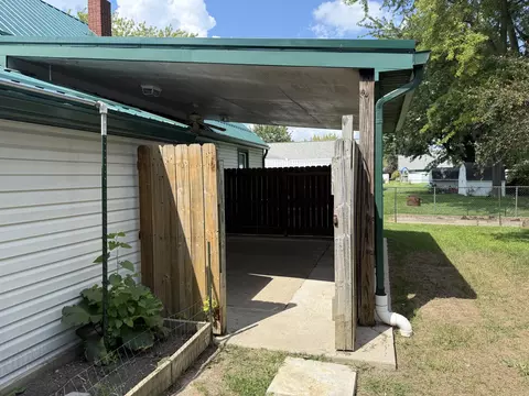 Exterior - 922 Chestnut St, Celina, OH 45822 photo 4 of 8