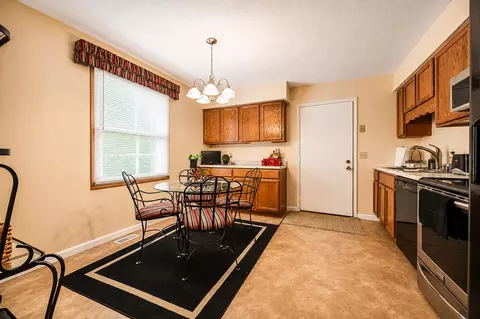 Kitchen - 4875 E Brannan Dr #4875, Springfield, OH 45502 photo 2 of 3