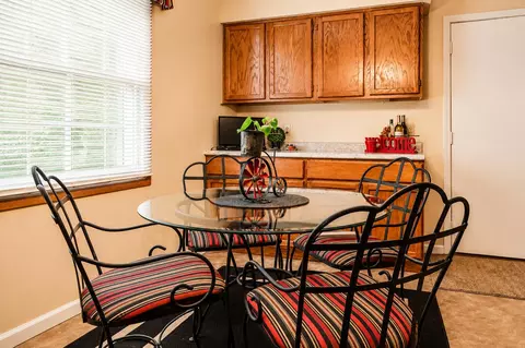 Dining - 4875 E Brannan Dr #4875, Springfield, OH 45502 photo 2 of 2