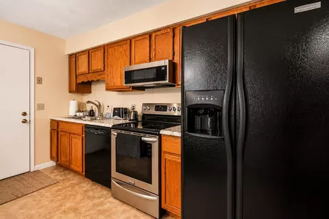 Kitchen - 4875 E Brannan Dr #4875, Springfield, OH 45502 photo 3 of 3