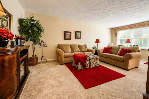 Living - 4875 E Brannan Dr #4875, Springfield, OH 45502 photo 2 of 2