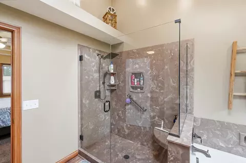 Bath - 4146 Ashton Ln, Springfield, OH 45503 photo 7 of 9