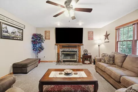 Living - 4146 Ashton Ln, Springfield, OH 45503 photo 1 of 4