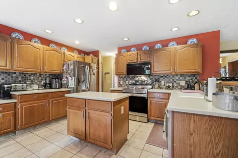 Kitchen - 4146 Ashton Ln, Springfield, OH 45503 photo 2 of 7