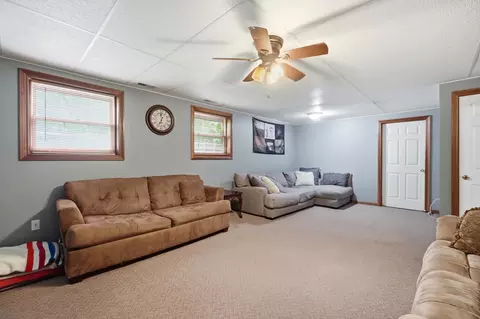 Living - 4146 Ashton Ln, Springfield, OH 45503 photo 4 of 4