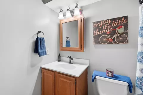 Bath - 4146 Ashton Ln, Springfield, OH 45503 photo 9 of 9