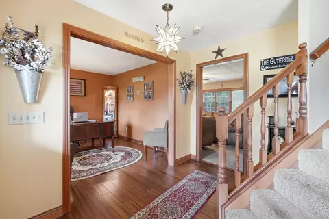 Entry Way - 4146 Ashton Ln, Springfield, OH 45503 photo 2 of 7