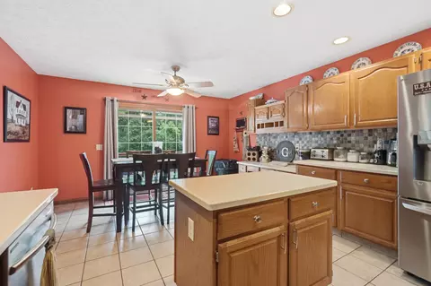 Kitchen - 4146 Ashton Ln, Springfield, OH 45503 photo 6 of 7