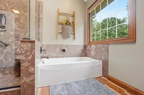Bath - 4146 Ashton Ln, Springfield, OH 45503 photo 6 of 9