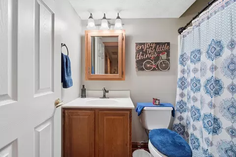 Bath - 4146 Ashton Ln, Springfield, OH 45503 photo 8 of 9