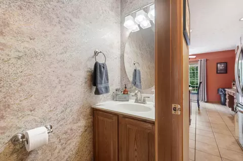 Bath - 4146 Ashton Ln, Springfield, OH 45503 photo 1 of 9