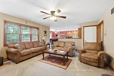 Living - 4146 Ashton Ln, Springfield, OH 45503 photo 3 of 4