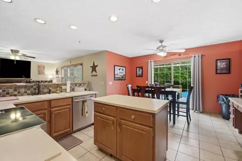Kitchen - 4146 Ashton Ln, Springfield, OH 45503 photo 5 of 7