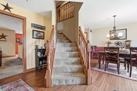 Entry Way - 4146 Ashton Ln, Springfield, OH 45503 photo 4 of 7