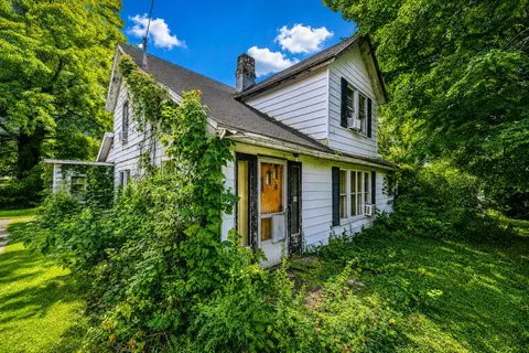 Exterior - 2952 Springfield Xenia Rd, Springfield, OH 45506 photo 2 of 8