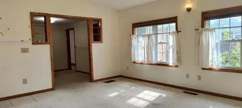 Living - 1321 Richmoor Rd, Springfield, OH 45503 photo 6 of 7