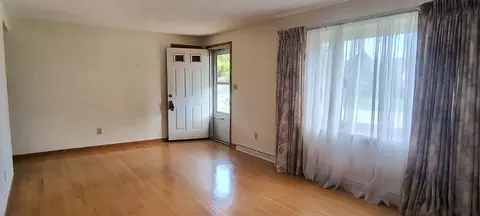 Living - 1321 Richmoor Rd, Springfield, OH 45503 photo 3 of 7