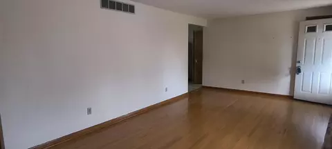 Living - 1321 Richmoor Rd, Springfield, OH 45503 photo 2 of 7