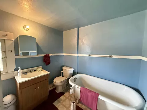 Bath - 1815 Edwards Ave, Springfield, OH 45503 photo 2 of 2