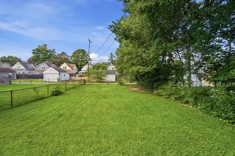 Exterior - 2044 Beatrice St, Springfield, OH 45503 photo 9 of 11
