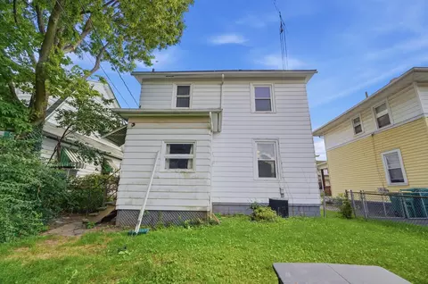 Exterior - 2044 Beatrice St, Springfield, OH 45503 photo 7 of 11