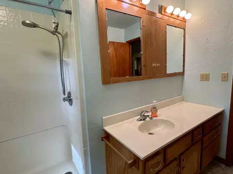 Bath - 11643 Evans Rd, Mendon, OH 45862 photo 3 of 3