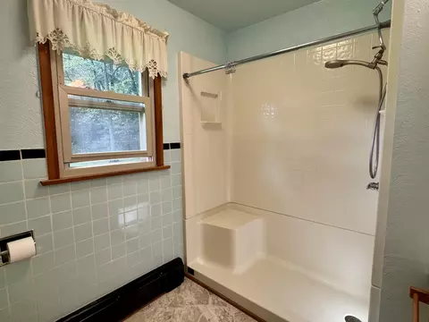 Bath - 11643 Evans Rd, Mendon, OH 45862 photo 2 of 3