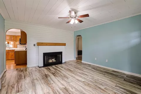 Living - 3091 Fairfield Pike, Springfield, OH 45502 photo 2 of 10