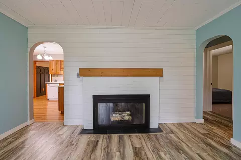 Living - 3091 Fairfield Pike, Springfield, OH 45502 photo 9 of 10