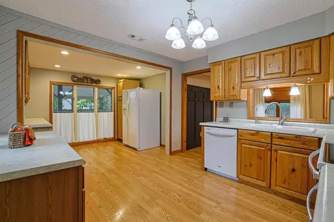 Kitchen - 3091 Fairfield Pike, Springfield, OH 45502 photo 3 of 5