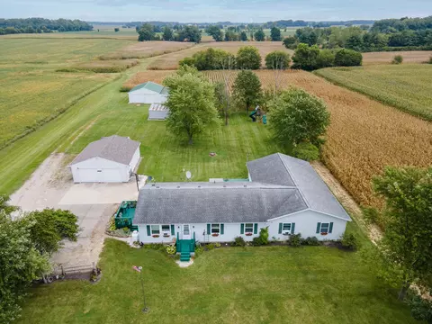 7145 Auld Rd, Bradford, OH 45308