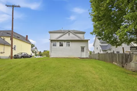 Exterior - 1419 Mound St, Springfield, OH 45505 photo 5 of 9