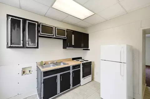 Kitchen - 1419 Mound St, Springfield, OH 45505 photo 4 of 5