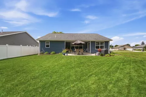 Exterior - 4158 Midfield St, Springfield, OH 45503 photo 5 of 17
