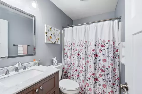 Bath - 4158 Midfield St, Springfield, OH 45503 photo 3 of 6