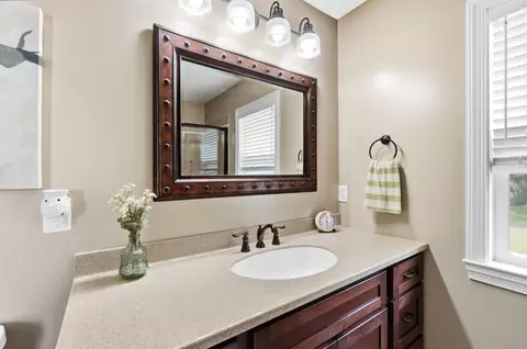 Bath - 4158 Midfield St, Springfield, OH 45503 photo 2 of 6