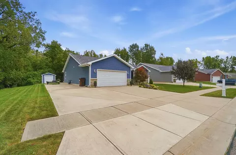 Exterior - 4158 Midfield St, Springfield, OH 45503 photo 16 of 17