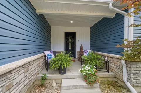Exterior - 4158 Midfield St, Springfield, OH 45503 photo 4 of 17