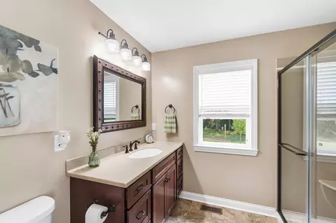Bath - 4158 Midfield St, Springfield, OH 45503 photo 1 of 6