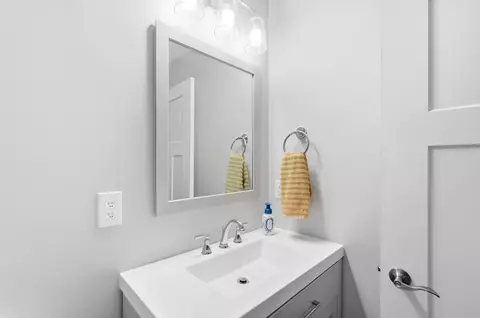 Bath - 4158 Midfield St, Springfield, OH 45503 photo 6 of 6