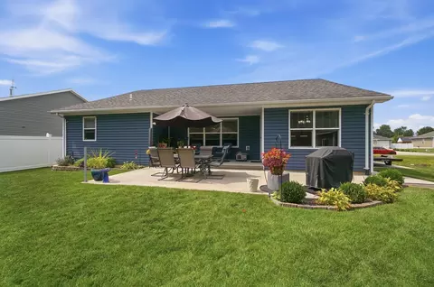 Exterior - 4158 Midfield St, Springfield, OH 45503 photo 7 of 17