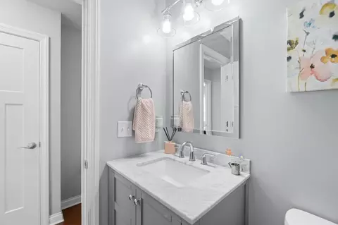 Bath - 4158 Midfield St, Springfield, OH 45503 photo 4 of 6