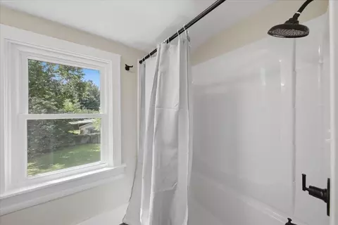 Bath - 1427 Pythian Ave, Springfield, OH 45504 photo 2 of 3