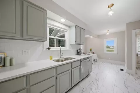Kitchen - 1427 Pythian Ave, Springfield, OH 45504 photo 1 of 3