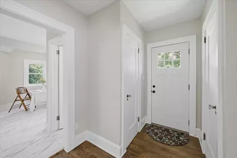 Entry Way - 1427 Pythian Ave, Springfield, OH 45504 photo 1 of 9