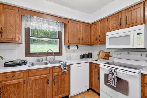 Kitchen - 18333 Herring Rd, Sidney, OH 45365 photo 3 of 6