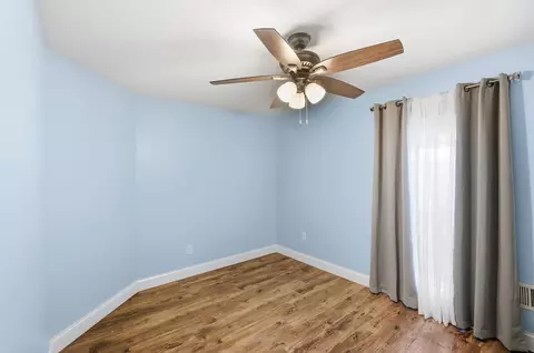 Bedroom - 1075 Kenton St, Springfield, OH 45505 photo 8 of 9
