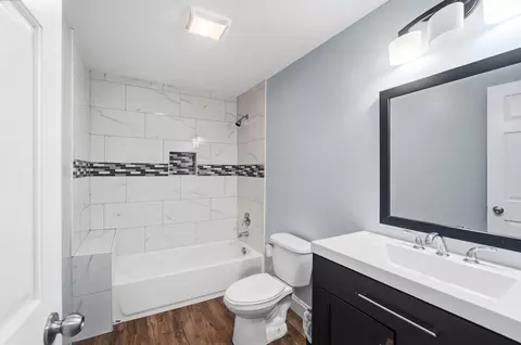 Bath - 1075 Kenton St, Springfield, OH 45505 photo 4 of 6