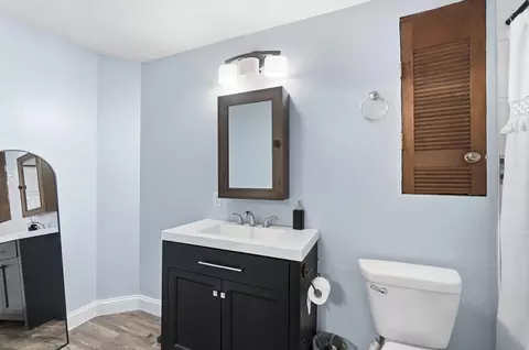 Bath - 1075 Kenton St, Springfield, OH 45505 photo 1 of 6