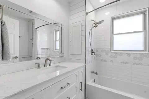 Bath - 2470 Leon Ln, Springfield, OH 45502 photo 5 of 6